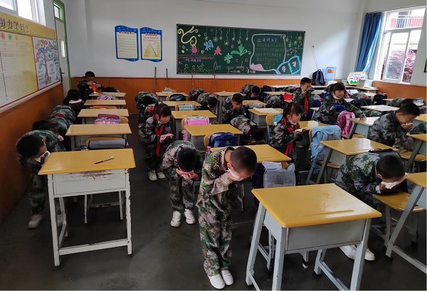 云南保全聯(lián)合官渡區(qū)星耀天成學校  開展校園地震自救、反恐、防暴、消防逃生技能培訓及演練